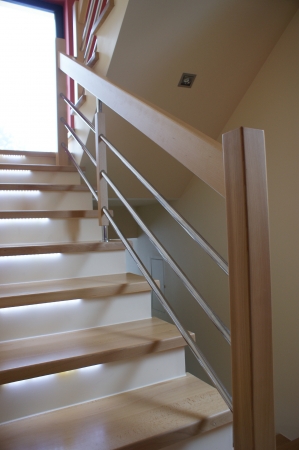 Zmiana koloru schodów drewnianych